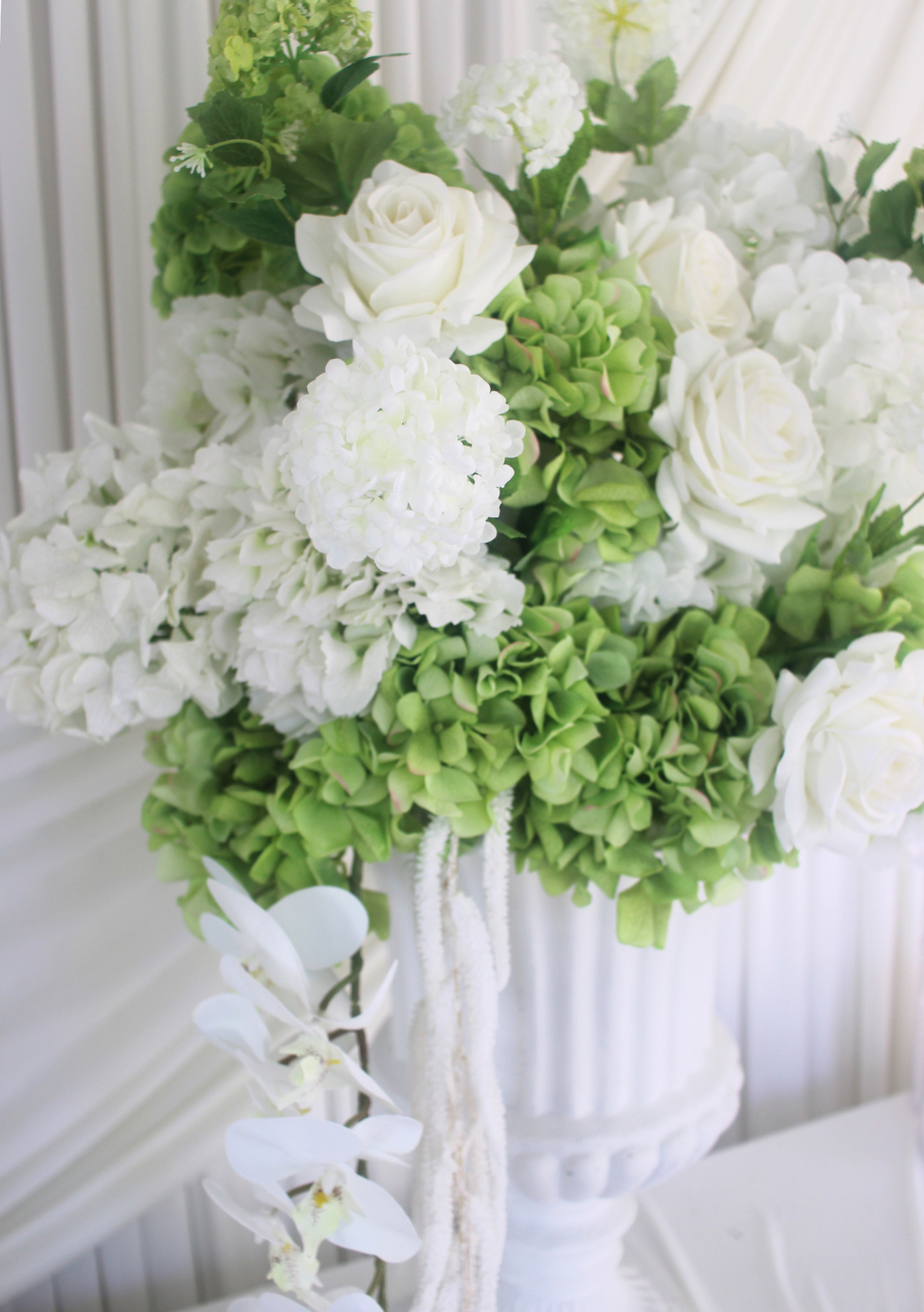 The English Garden Grand Urn Display