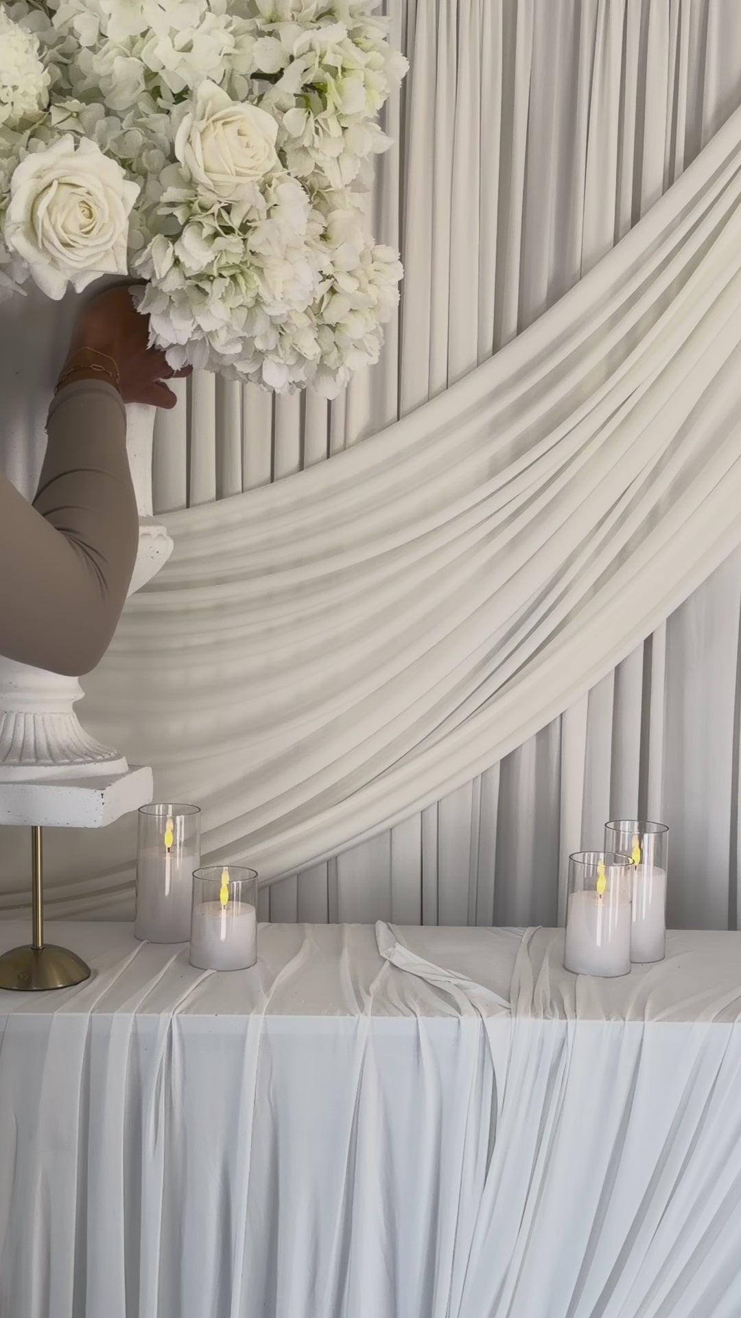 The Classic Collection Grand Urn Display